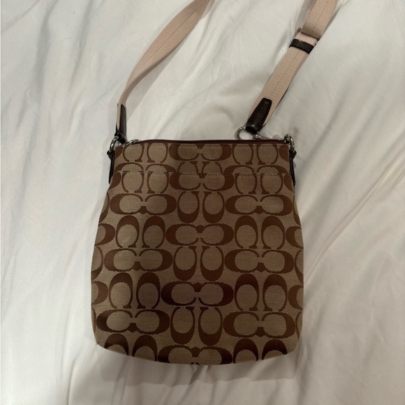 Coach Classic Design Crossbody Bag - Picture 3 of 4